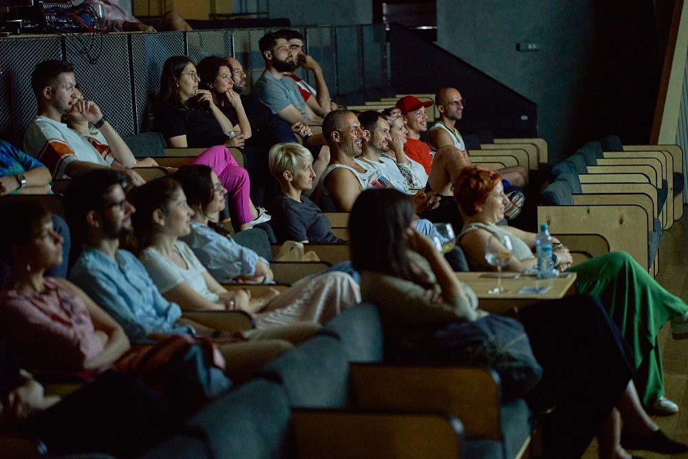 Kevin Couliau e regizorul care a reușit să transpună cultura americană de baschet într-un documentar: „A fost intens să merg în închisoare”_12