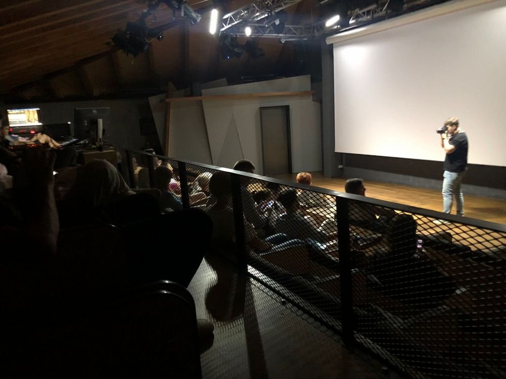 Kevin Couliau e regizorul care a reușit să transpună cultura americană de baschet într-un documentar: „A fost intens să merg în închisoare”_15