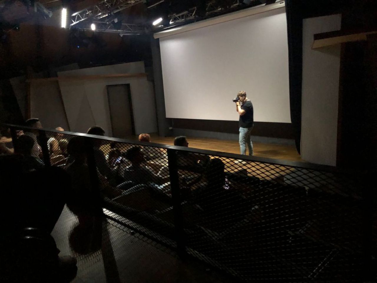 Kevin Couliau e regizorul care a reușit să transpună cultura americană de baschet într-un documentar: „A fost intens să merg în închisoare”_17