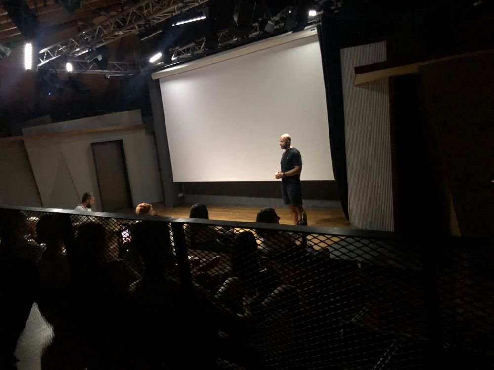 Kevin Couliau e regizorul care a reușit să transpună cultura americană de baschet într-un documentar: „A fost intens să merg în închisoare”_22