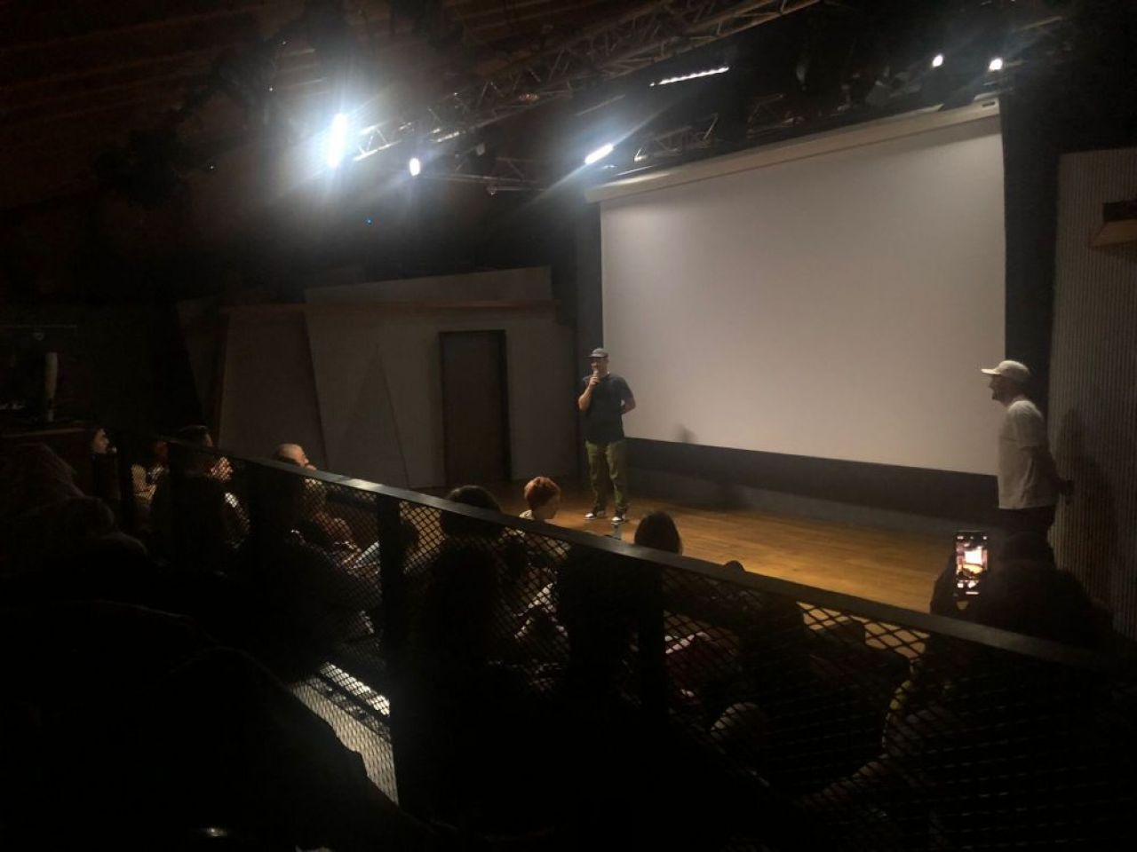 Kevin Couliau e regizorul care a reușit să transpună cultura americană de baschet într-un documentar: „A fost intens să merg în închisoare”_26