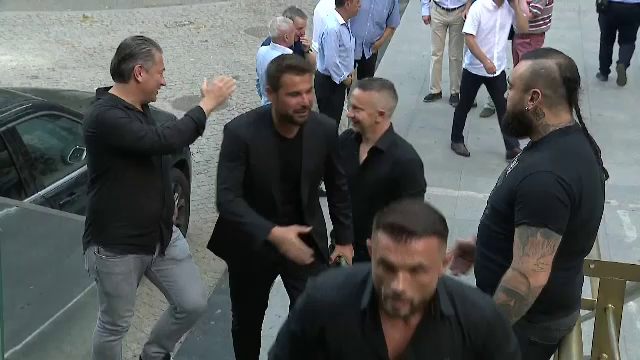 Eleganță, finețe! Cum a apărut Adi Mutu la petrecerea lui Rapid_19