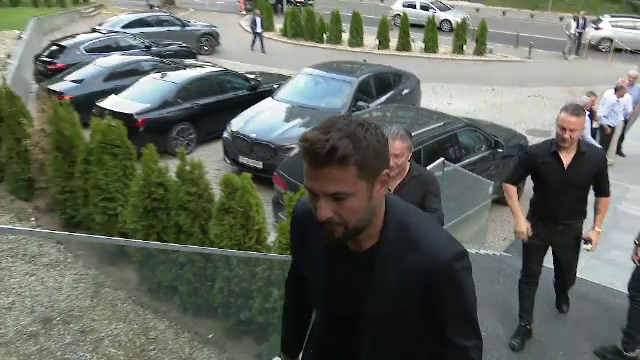 Eleganță, finețe! Cum a apărut Adi Mutu la petrecerea lui Rapid_24