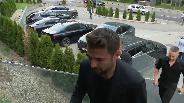 Eleganță, finețe! Cum a apărut Adi Mutu la petrecerea lui Rapid_25