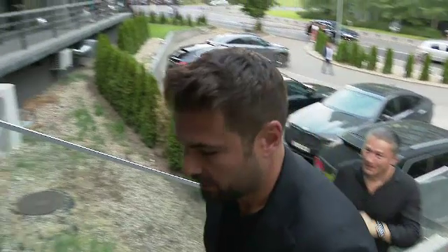 Eleganță, finețe! Cum a apărut Adi Mutu la petrecerea lui Rapid_26