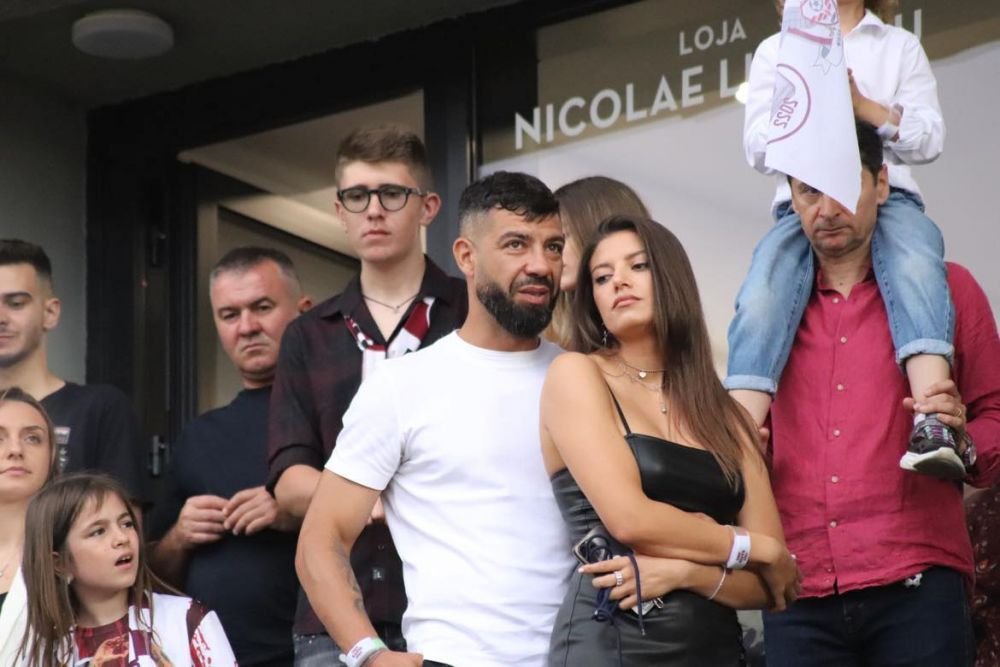 Iubita lui Marius Constantin, Miruna Lazea, a atras toate privirile la centenarul Rapidului! Cum au fost surprinși cei doi&nbsp;