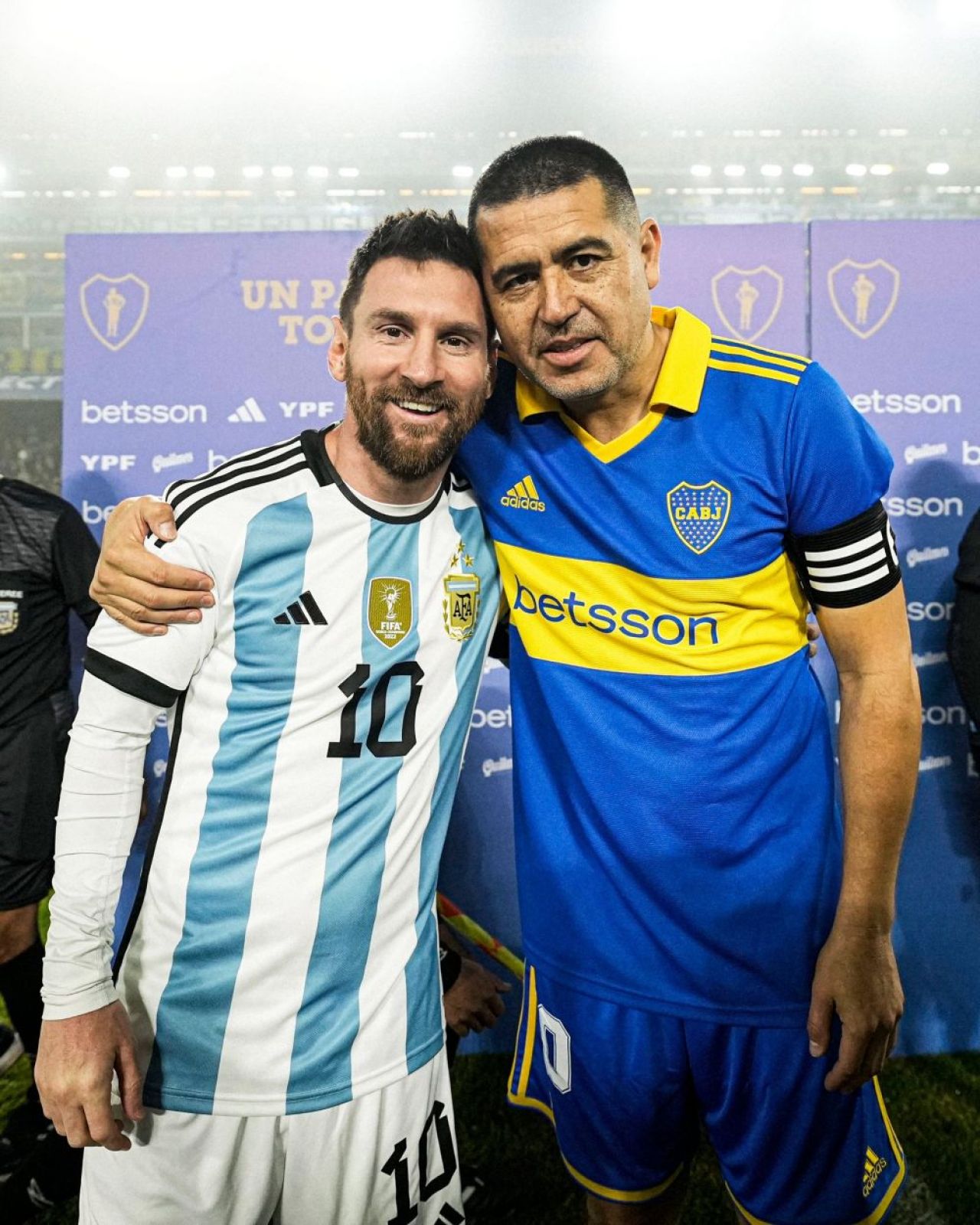 Fanii lui Boca Juniors, cerere inedită pentru 'rivalul' Leo Messi! A jucat pe La Bombonera, la meciul retragerii idolului său, Riquelme _3