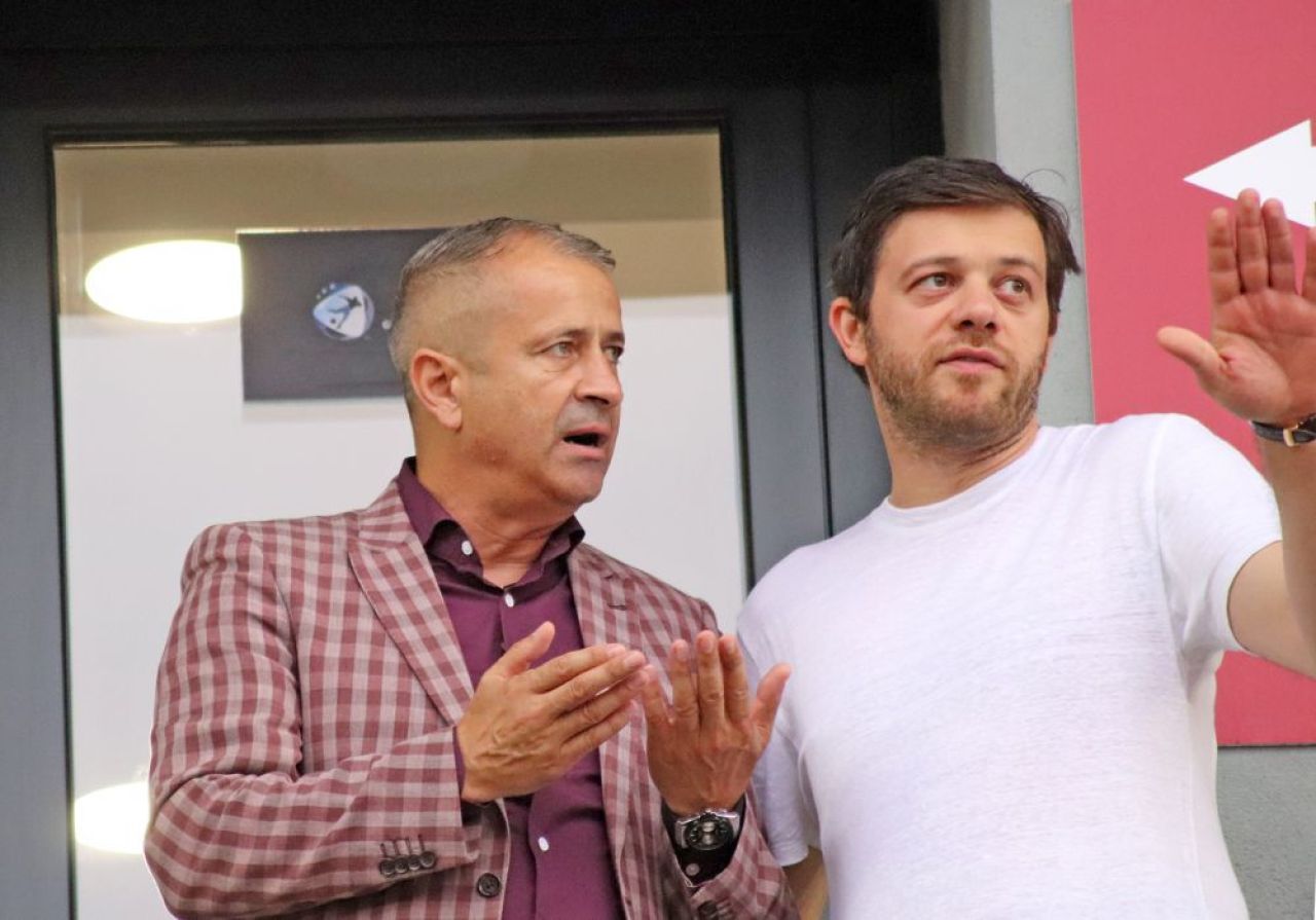 Cel mai controversat oficial al FRF, primit cu îmbrățișări la Centenarul Rapidului! _30