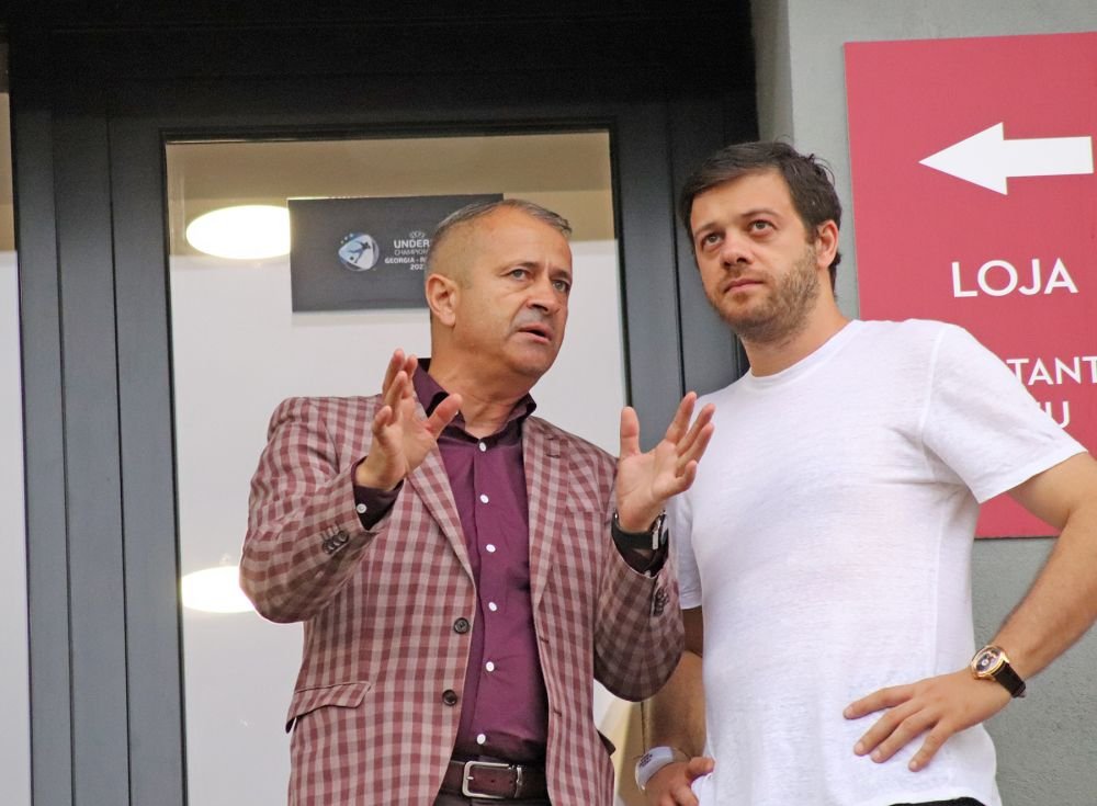 Cel mai controversat oficial al FRF, primit cu îmbrățișări la Centenarul Rapidului! _33