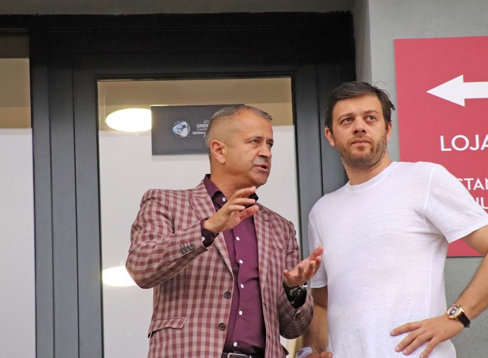 Cel mai controversat oficial al FRF, primit cu îmbrățișări la Centenarul Rapidului! _36