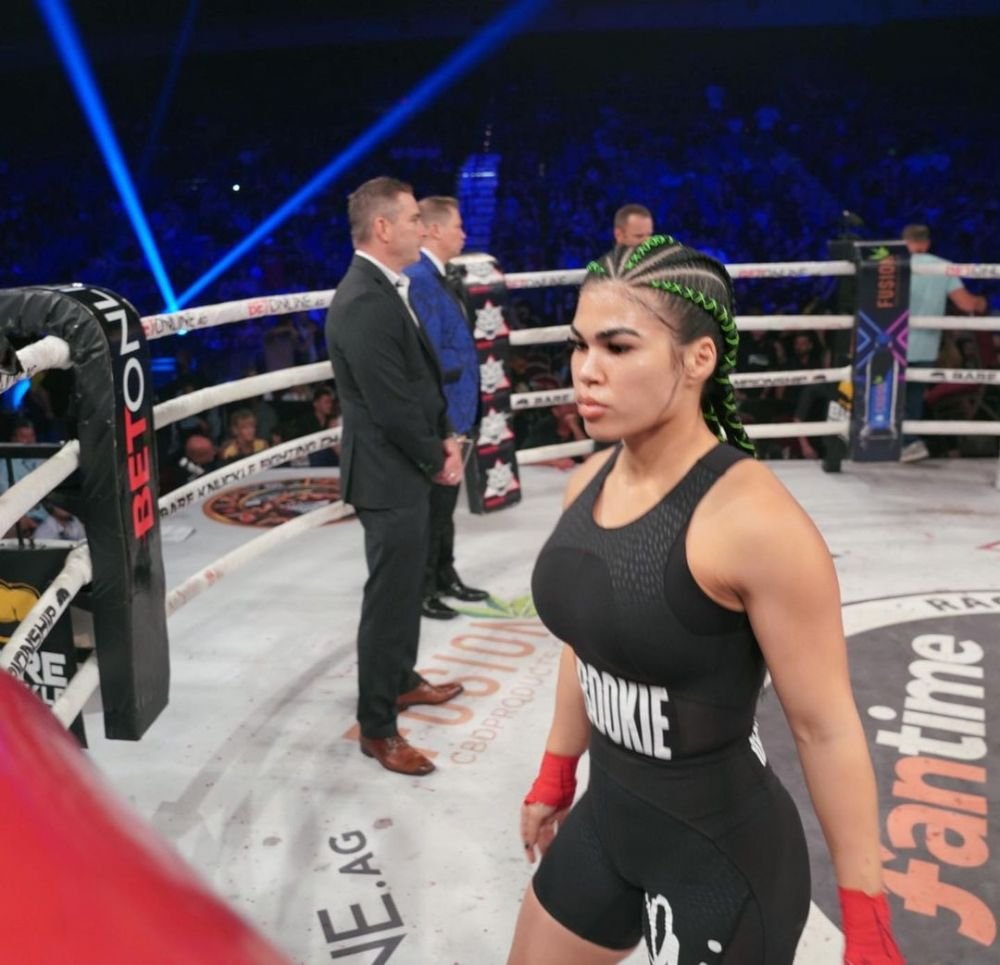 „Da, am făcut-o!” Din ringul UFC direct pe OnlyFans! Sportiva și-a anunțat fanii _35