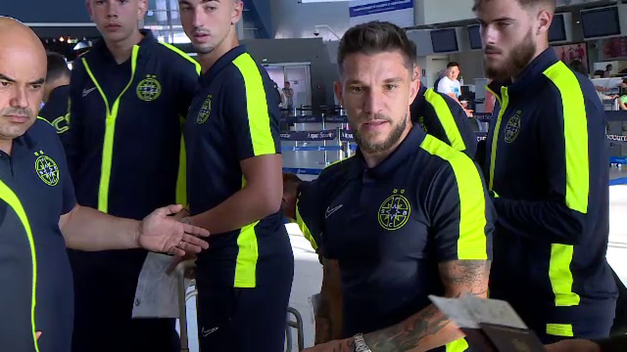 FCSB a plecat în cantonamentul din Țările de Jos. Imagini de pe aeroport cu Elias Charalambous&co_11