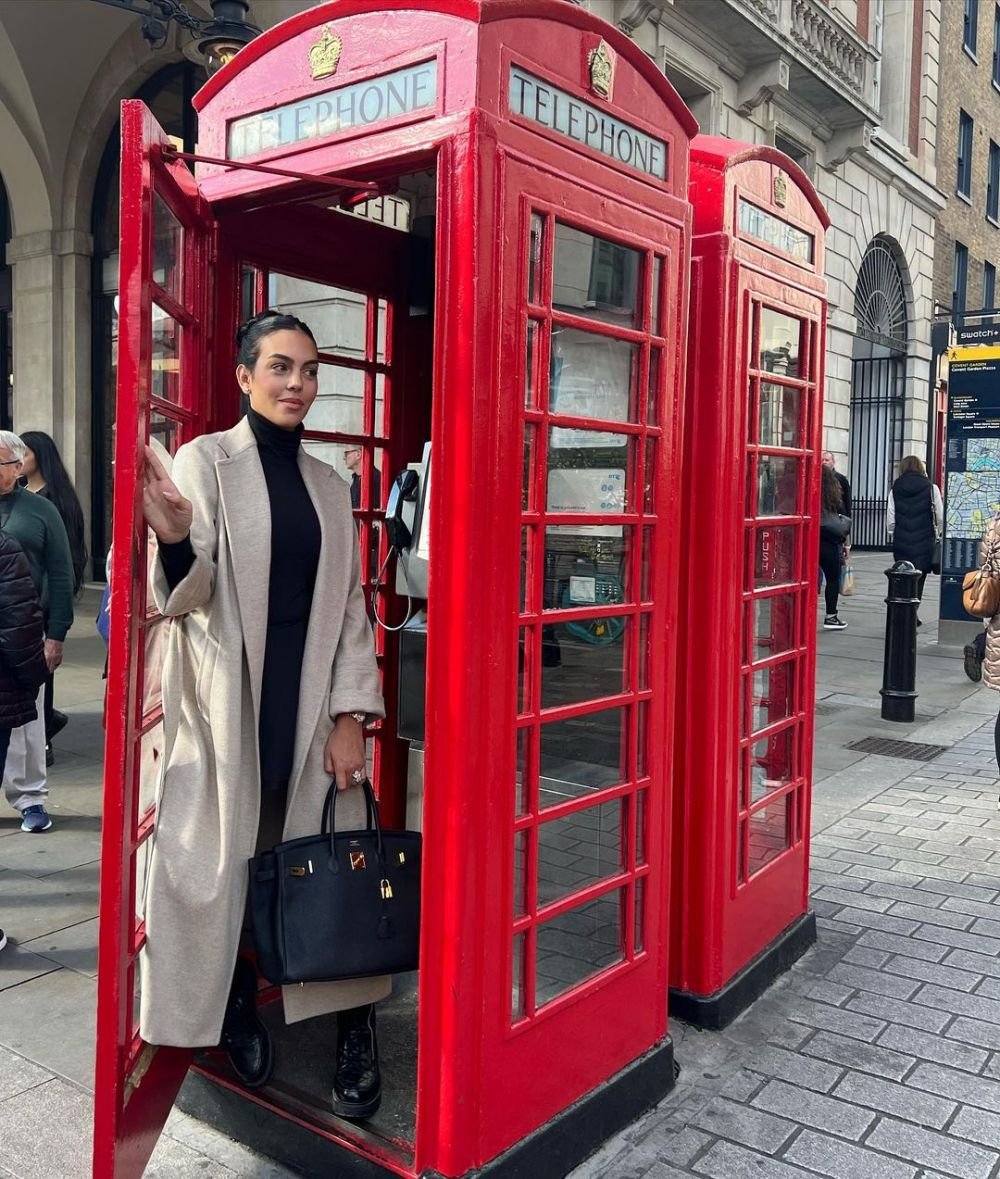 Georgina Rodriguez le-a arătat fanilor cel mai scump inel de logodnă primit vreodată de o parteneră de fotbalist. Cât costă bijuteria_71