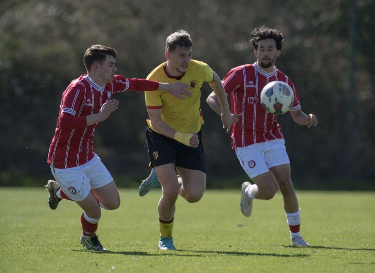 Bogdan Marian, fotbalistul român care a început pregătirea cu fosta campioană din Premier League: ”Aștept oferta de la Dinamo!”_5