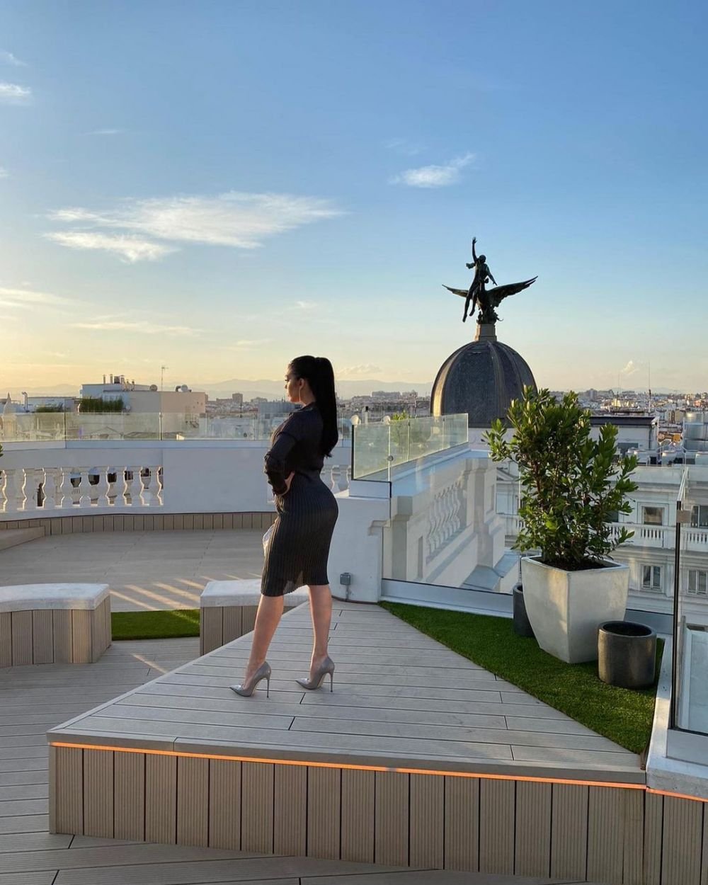 Cu greu putea găsi un costum de baie mai mic pentru formele ei! Selfie-ul cu care Georgina Rodriguez și-a pus fanii pe jar_10