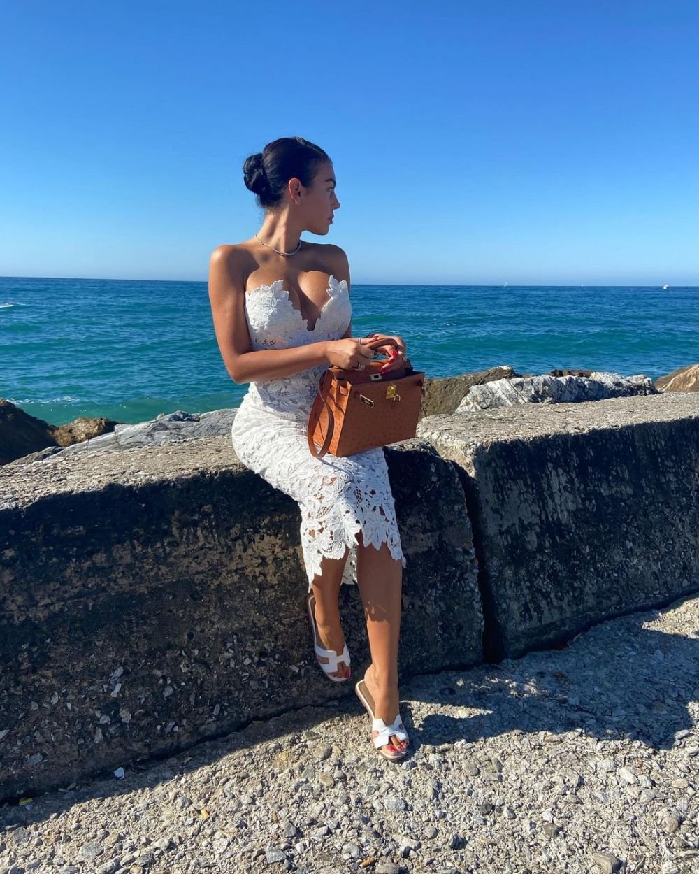 Cu greu putea găsi un costum de baie mai mic pentru formele ei! Selfie-ul cu care Georgina Rodriguez și-a pus fanii pe jar_15