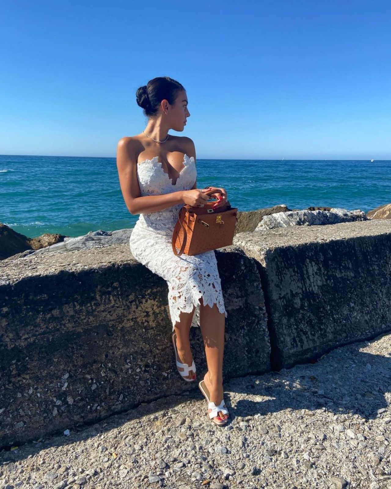 Cu greu putea găsi un costum de baie mai mic pentru formele ei! Selfie-ul cu care Georgina Rodriguez și-a pus fanii pe jar_15