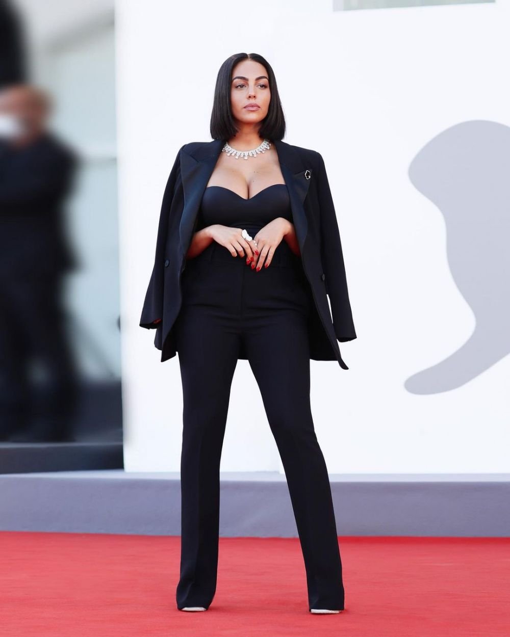 Cu greu putea găsi un costum de baie mai mic pentru formele ei! Selfie-ul cu care Georgina Rodriguez și-a pus fanii pe jar_17