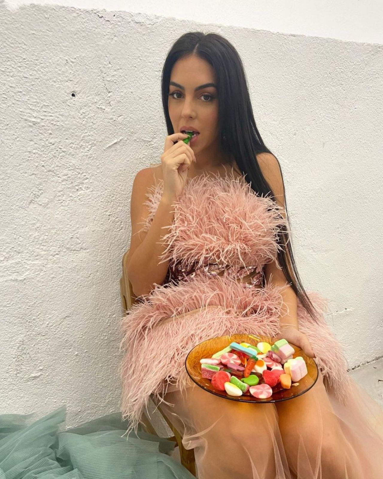 Cu greu putea găsi un costum de baie mai mic pentru formele ei! Selfie-ul cu care Georgina Rodriguez și-a pus fanii pe jar_24