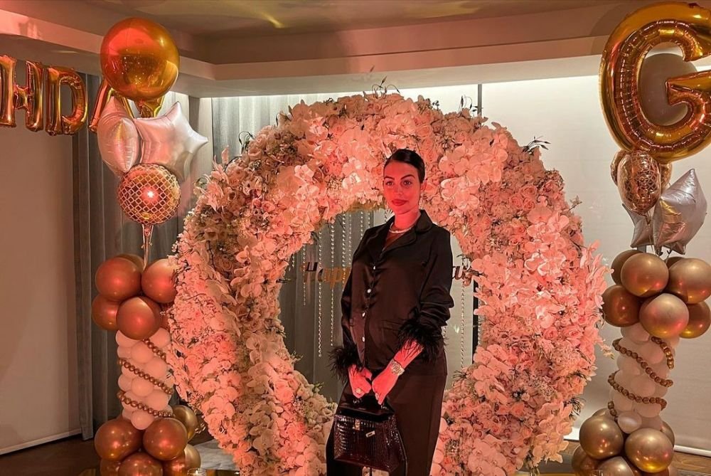 Cu greu putea găsi un costum de baie mai mic pentru formele ei! Selfie-ul cu care Georgina Rodriguez și-a pus fanii pe jar_27