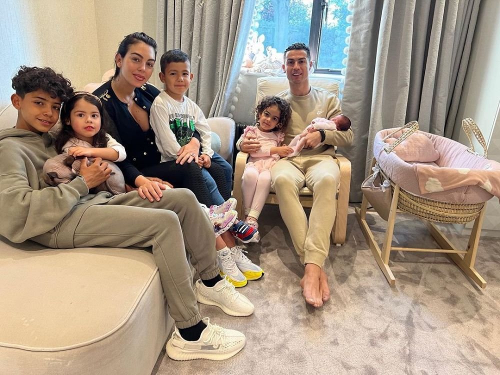 Cu greu putea găsi un costum de baie mai mic pentru formele ei! Selfie-ul cu care Georgina Rodriguez și-a pus fanii pe jar_28
