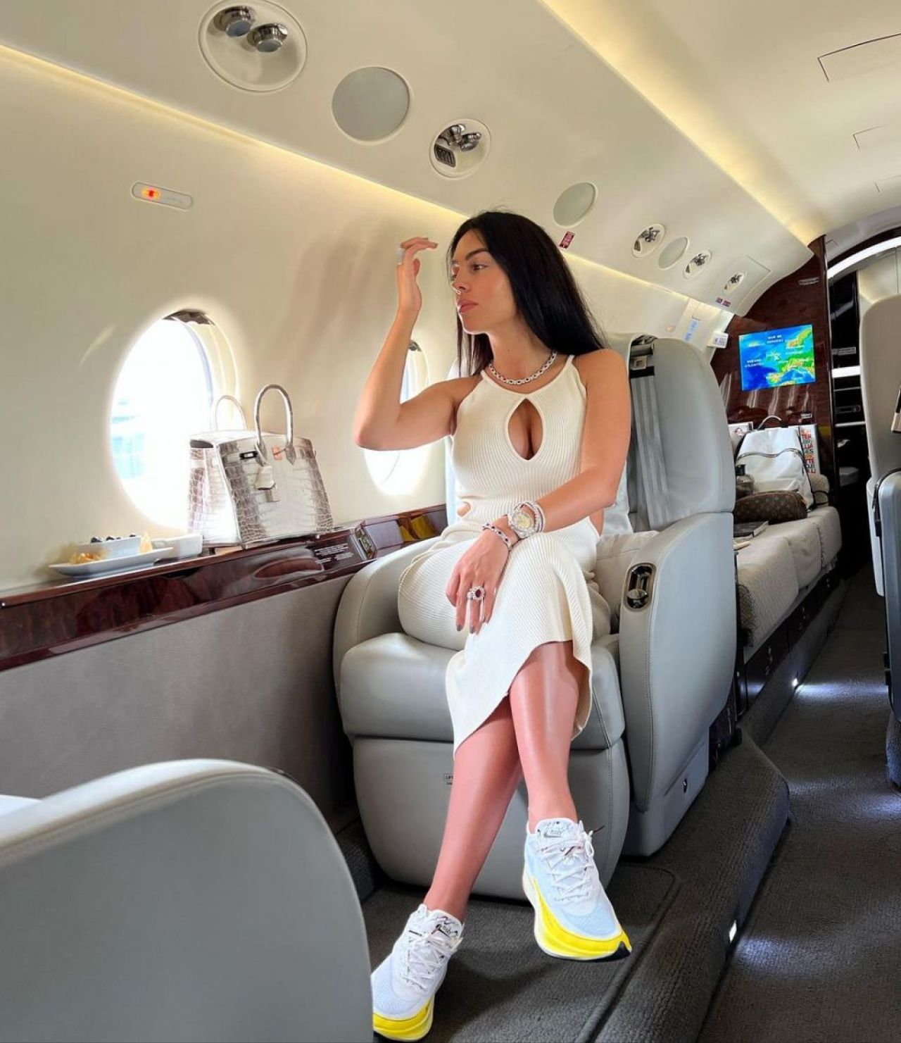Cu greu putea găsi un costum de baie mai mic pentru formele ei! Selfie-ul cu care Georgina Rodriguez și-a pus fanii pe jar_30