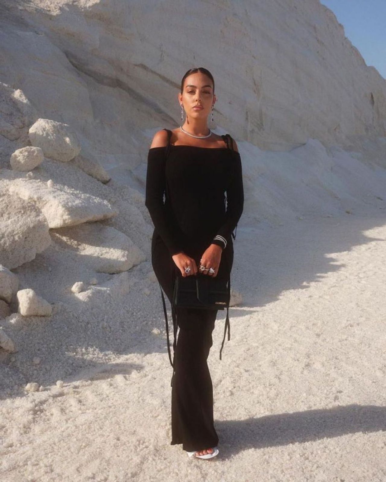 Cu greu putea găsi un costum de baie mai mic pentru formele ei! Selfie-ul cu care Georgina Rodriguez și-a pus fanii pe jar_37