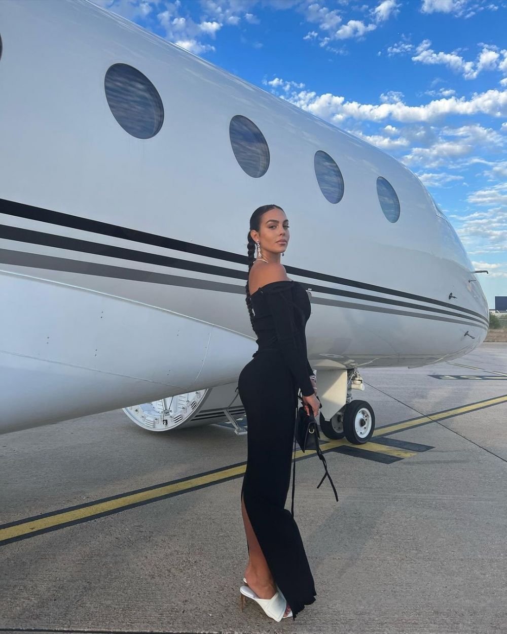Cu greu putea găsi un costum de baie mai mic pentru formele ei! Selfie-ul cu care Georgina Rodriguez și-a pus fanii pe jar_39