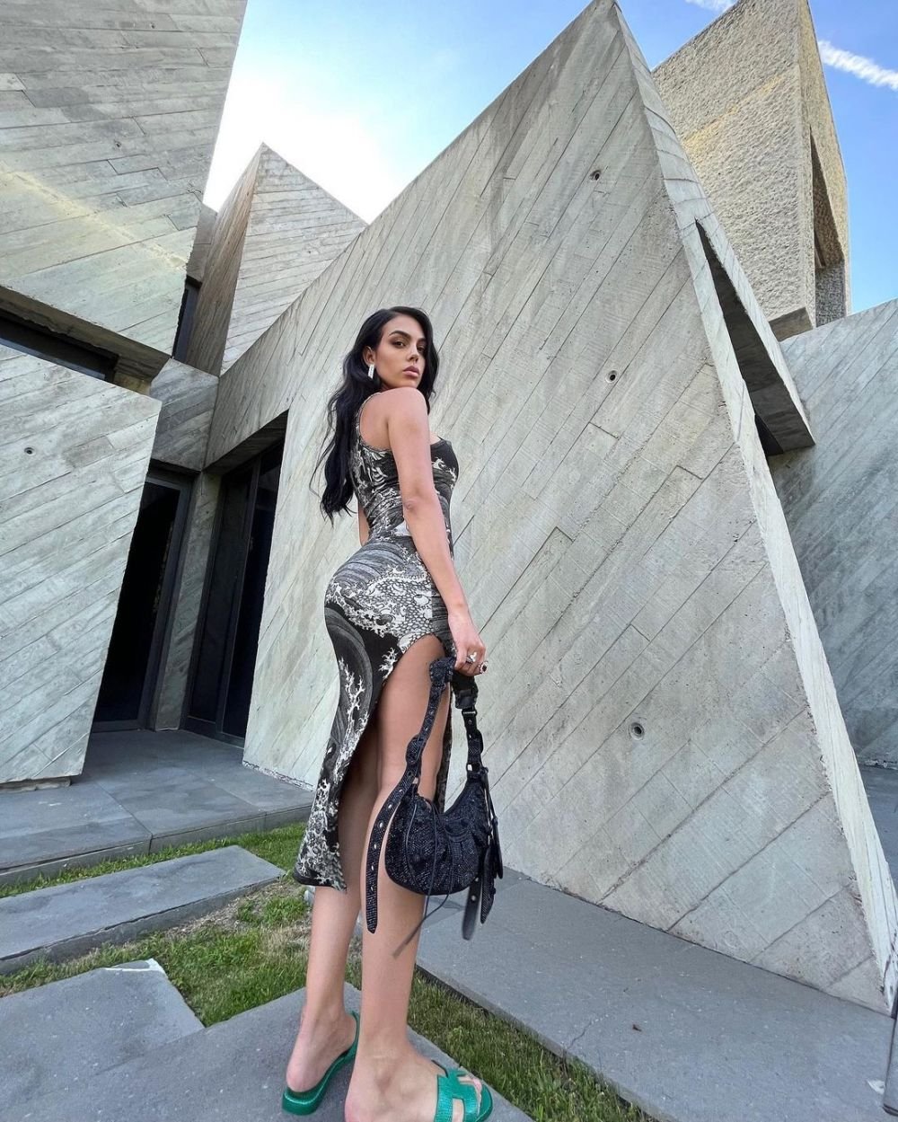 Cu greu putea găsi un costum de baie mai mic pentru formele ei! Selfie-ul cu care Georgina Rodriguez și-a pus fanii pe jar_40