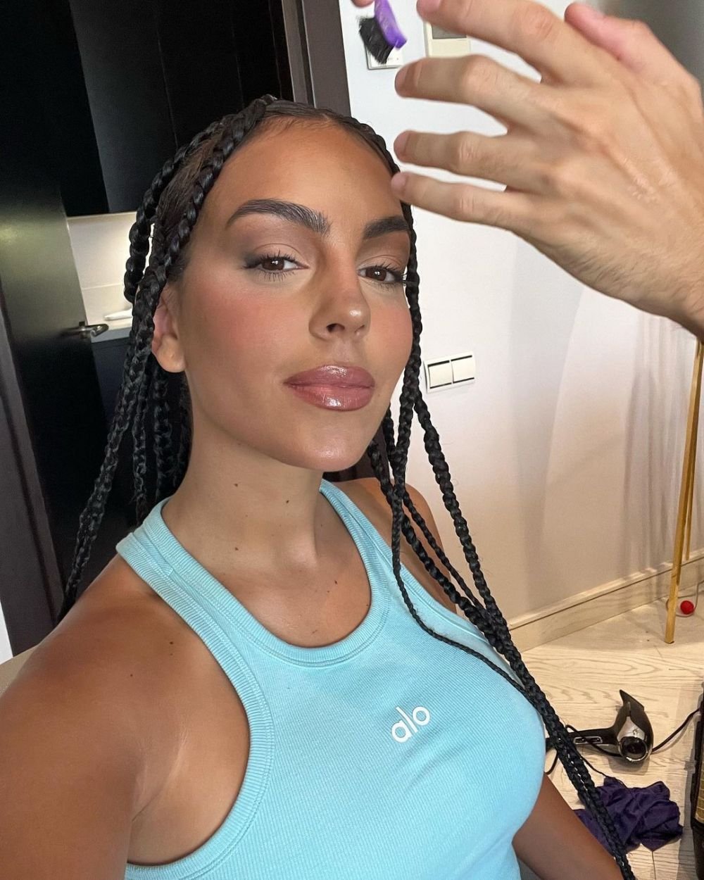 Cu greu putea găsi un costum de baie mai mic pentru formele ei! Selfie-ul cu care Georgina Rodriguez și-a pus fanii pe jar_42