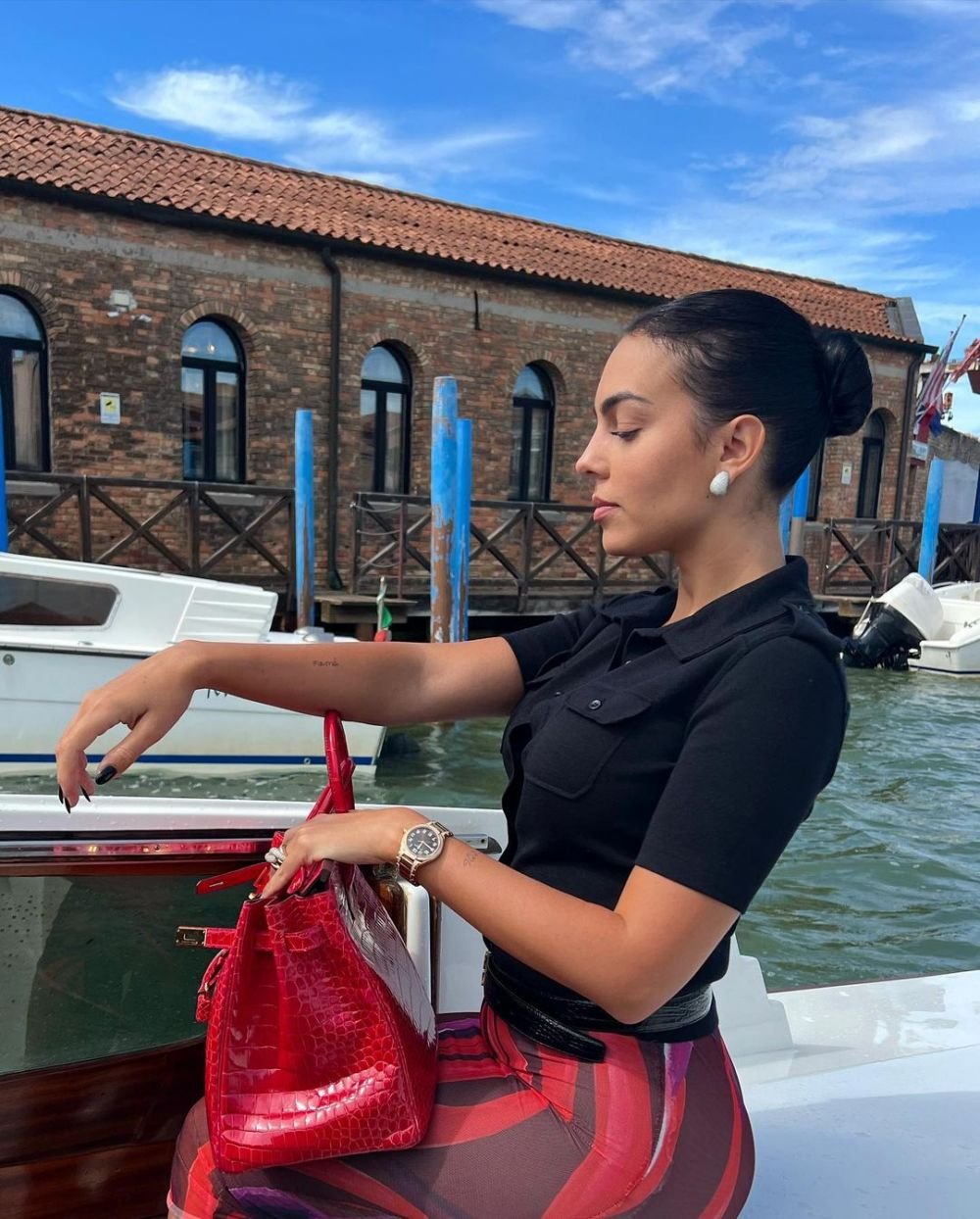 Cu greu putea găsi un costum de baie mai mic pentru formele ei! Selfie-ul cu care Georgina Rodriguez și-a pus fanii pe jar_46