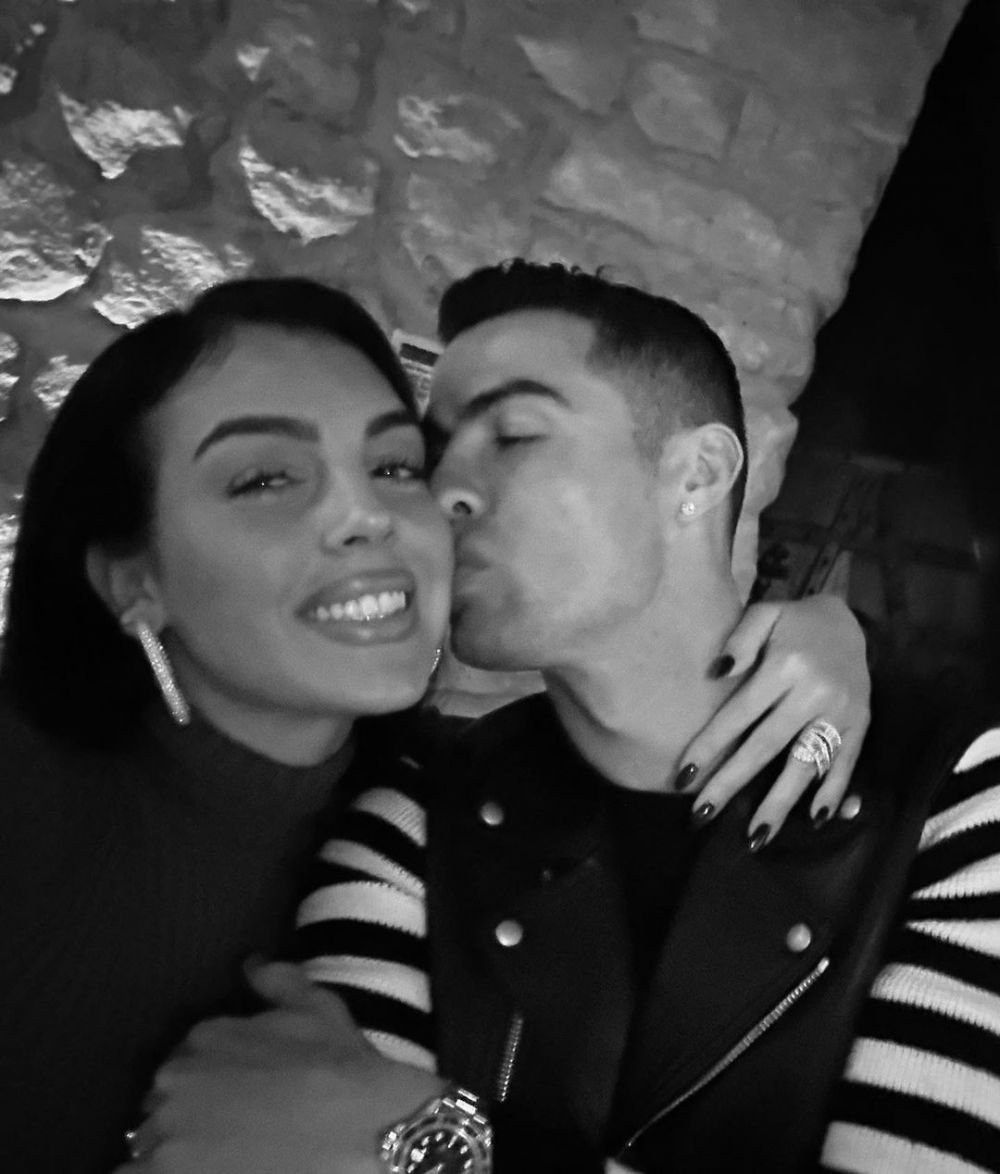 Cu greu putea găsi un costum de baie mai mic pentru formele ei! Selfie-ul cu care Georgina Rodriguez și-a pus fanii pe jar_64