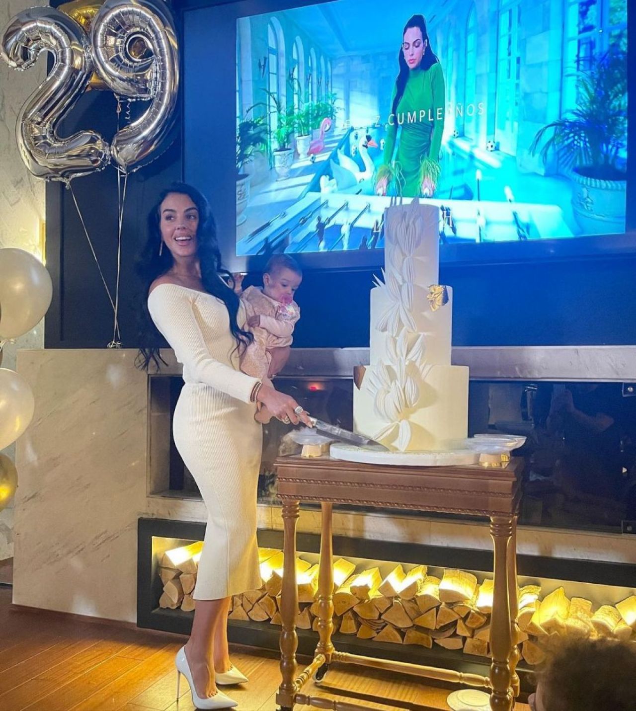 Cu greu putea găsi un costum de baie mai mic pentru formele ei! Selfie-ul cu care Georgina Rodriguez și-a pus fanii pe jar_65