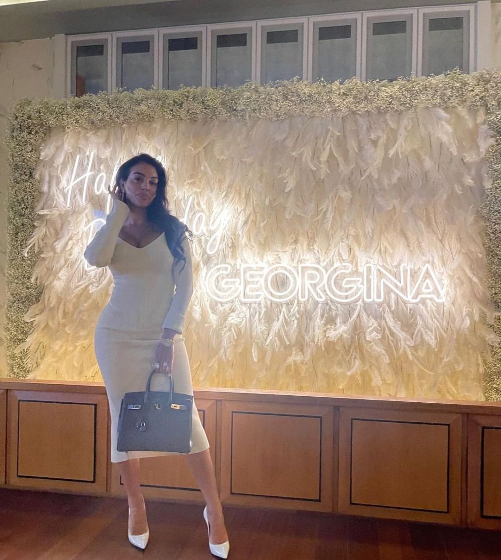 Cu greu putea găsi un costum de baie mai mic pentru formele ei! Selfie-ul cu care Georgina Rodriguez și-a pus fanii pe jar_66