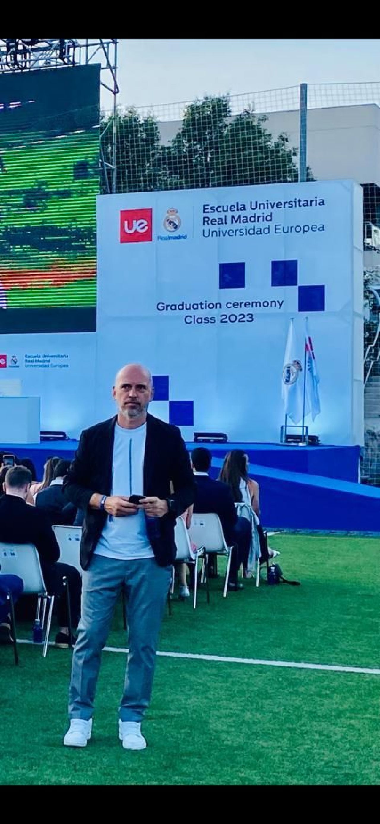 Hagi ridică ștacheta! Costin Mega a devenit absolvent al prestigioasei Real Madrid Universidad Europea. Butragueno i-a înmânat diploma_4