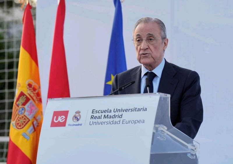 Hagi ridică ștacheta! Costin Mega a devenit absolvent al prestigioasei Real Madrid Universidad Europea. Butragueno i-a înmânat diploma_5