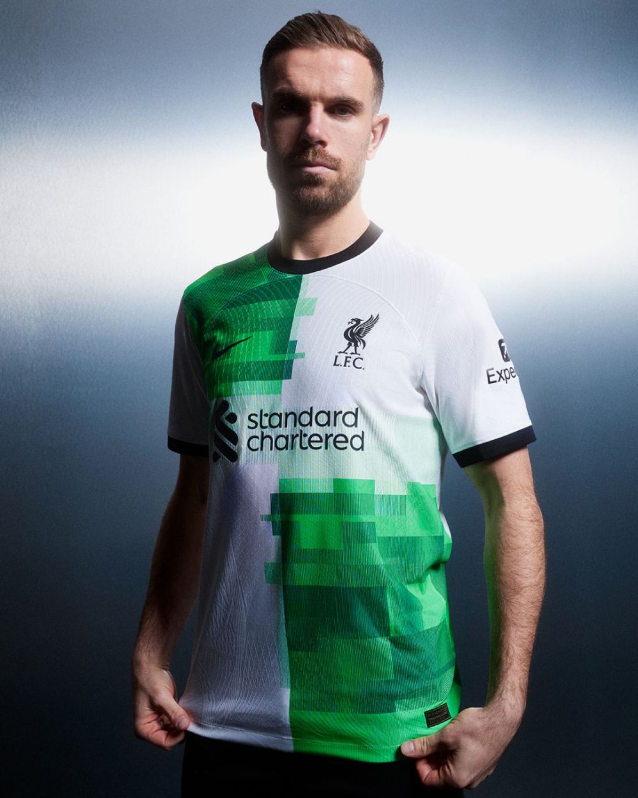 Spectaculos! Liverpool și-a prezentat ambele echipamente pentru sezonul următor_1