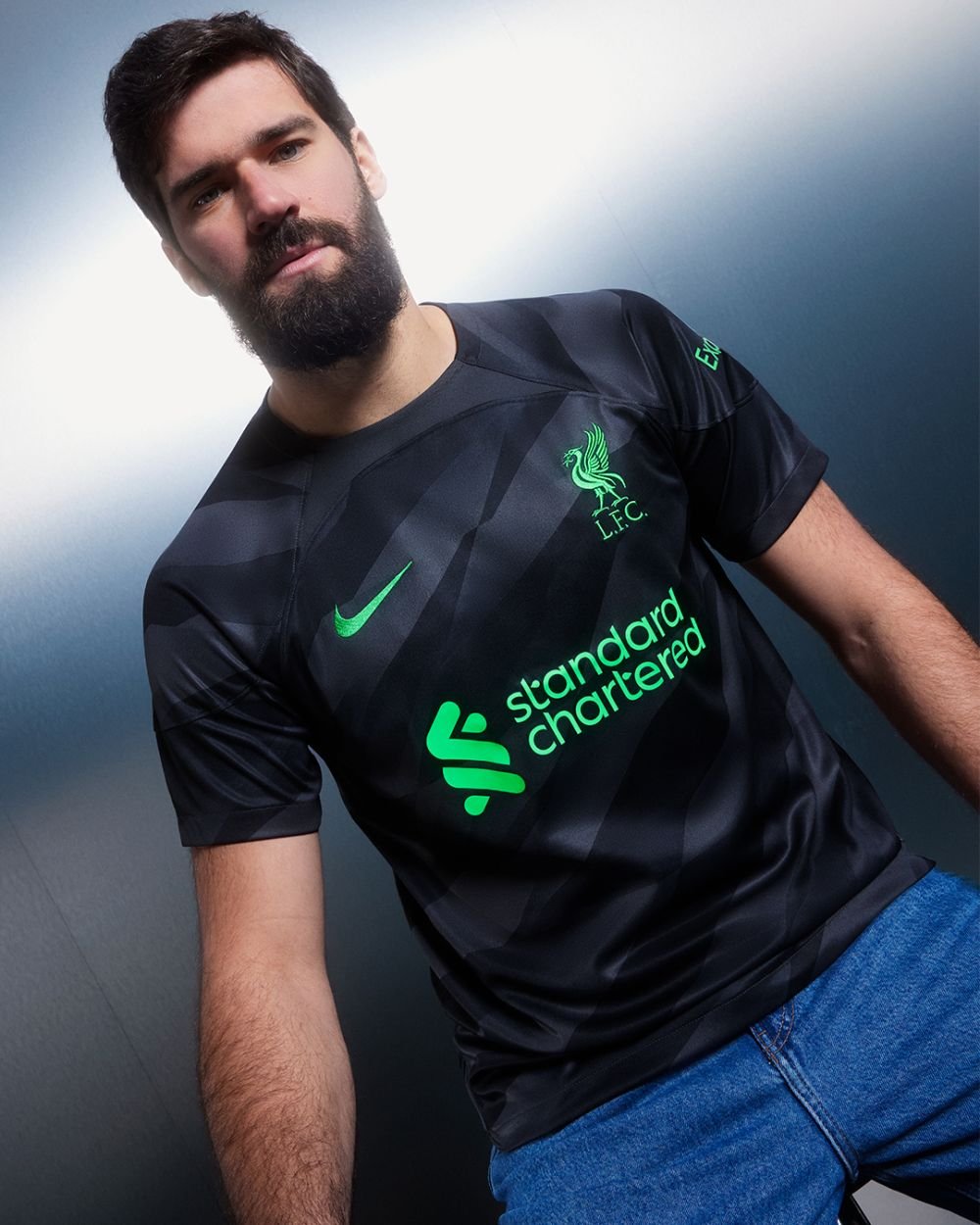Spectaculos! Liverpool și-a prezentat ambele echipamente pentru sezonul următor_15