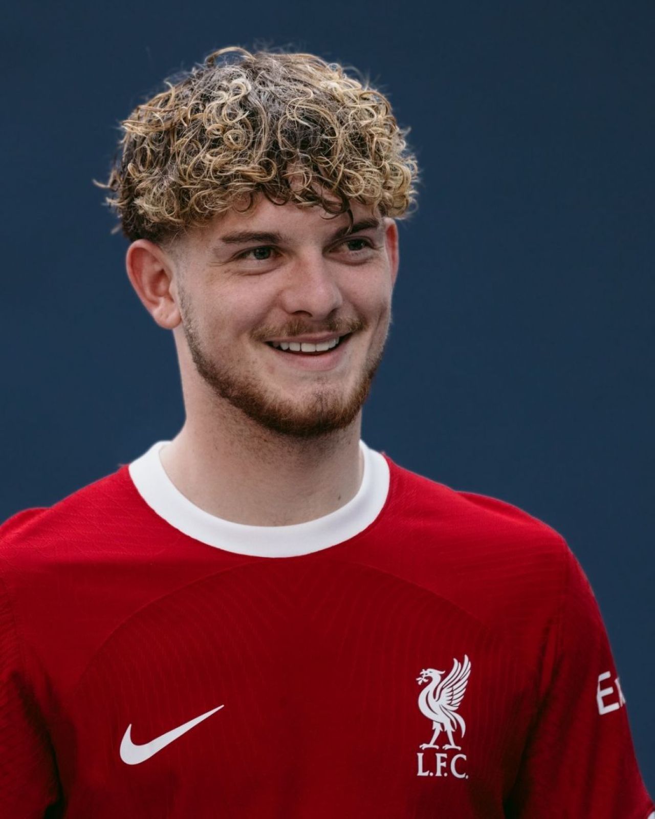 Spectaculos! Liverpool și-a prezentat ambele echipamente pentru sezonul următor_16