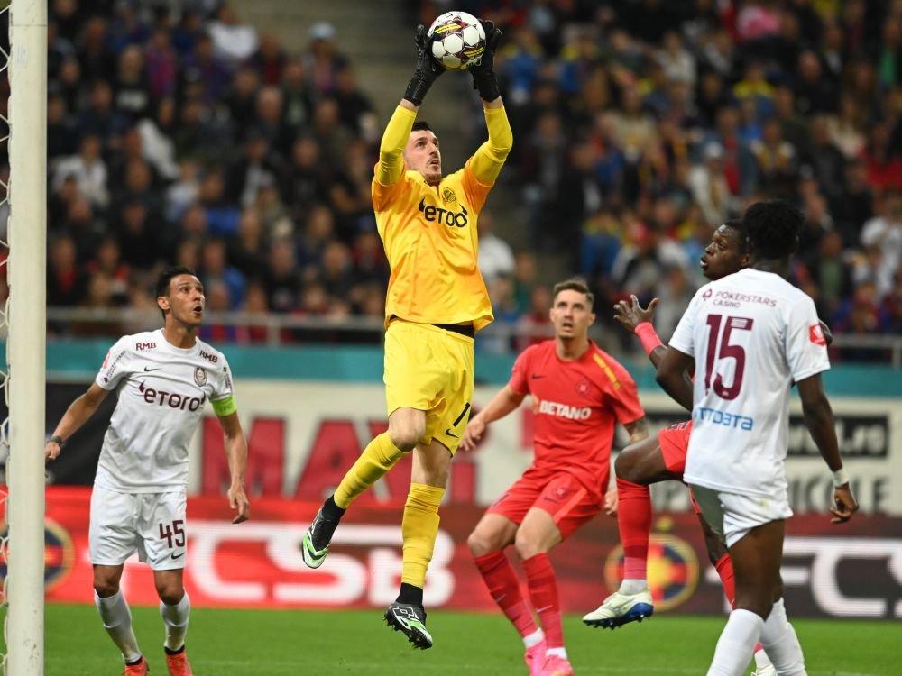 Rezervă &icirc;n Serie A sau titular &icirc;n Serie B? Opțiunile lui Simone Scuffet, portarul care a făcut un sezon excelent la CFR Cluj