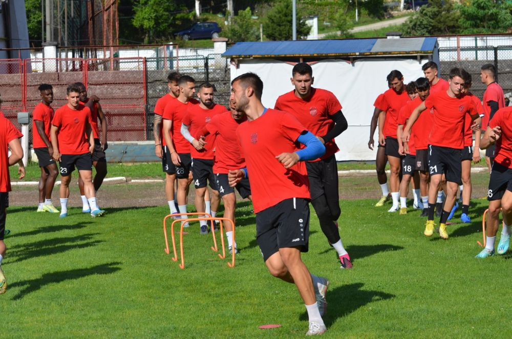 SPECIAL | Totul sau nimic &icirc;n Liga 2! Salarii de nivelul play-off-ului SuperLigii și investiții amețitoare: &rdquo;Am contactat anumiți fotbaliști, n-am avut șanse&rdquo;&nbsp;