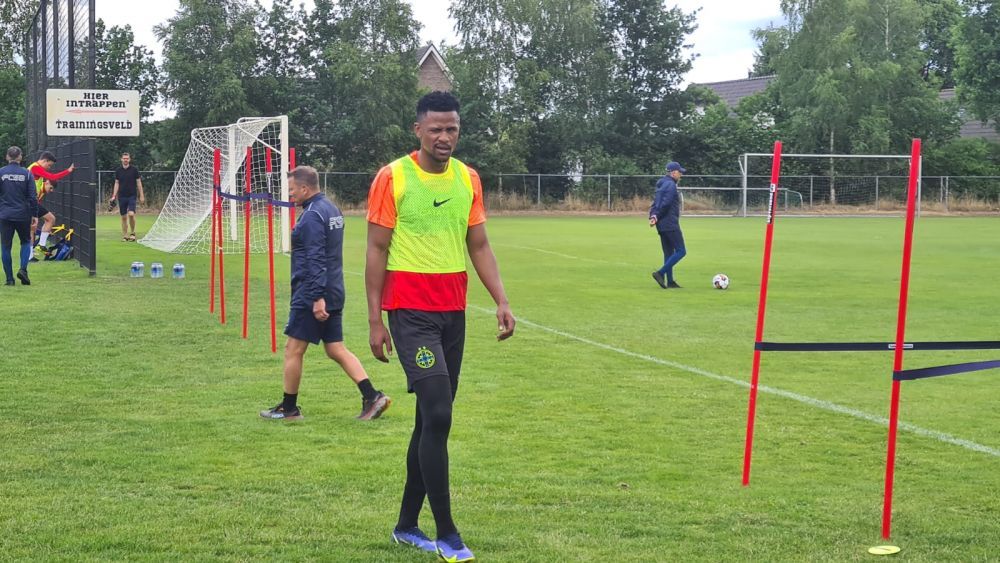 Cum s-a prezentat Ngezana la primul antrenament pentru FCSB_13