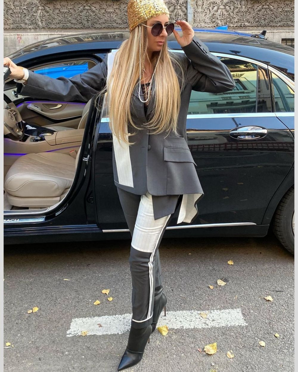 Anamaria Prodan s-a pozat într-o mașină de lux alături de fiica ei și a strâns mii de reacții pe rețelele sociale!_8