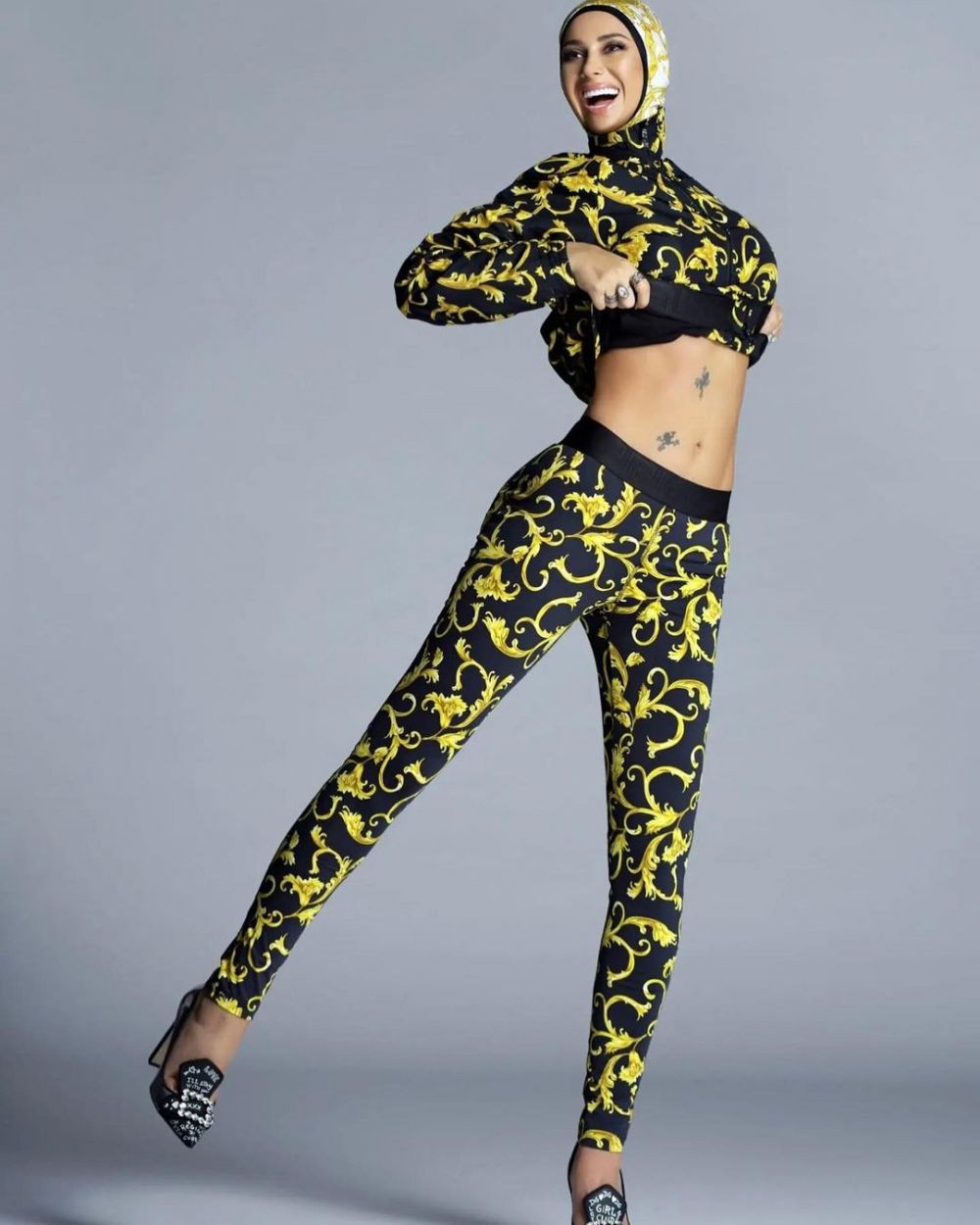 Anamaria Prodan s-a pozat într-o mașină de lux alături de fiica ei și a strâns mii de reacții pe rețelele sociale!_15