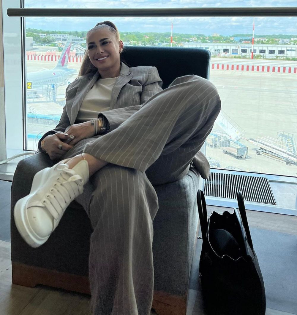 Anamaria Prodan s-a pozat într-o mașină de lux alături de fiica ei și a strâns mii de reacții pe rețelele sociale!_19