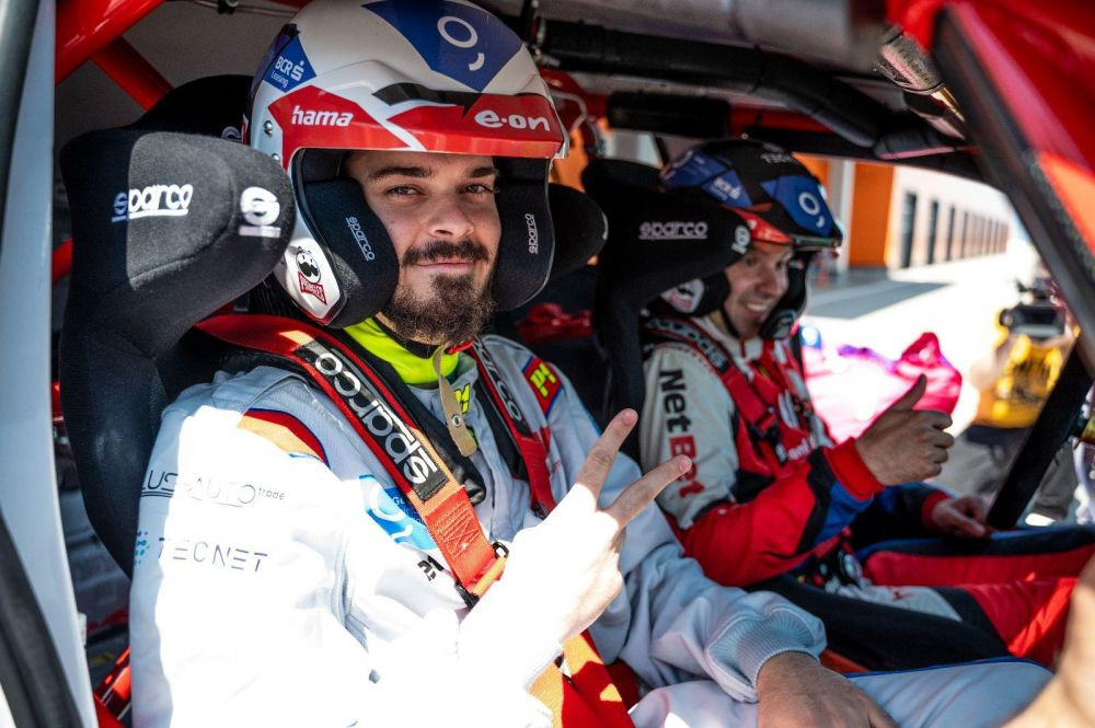 Tesla i-a cucerit! Transformare dublă: Andrei Pavel și Robert Glință, pe modul 