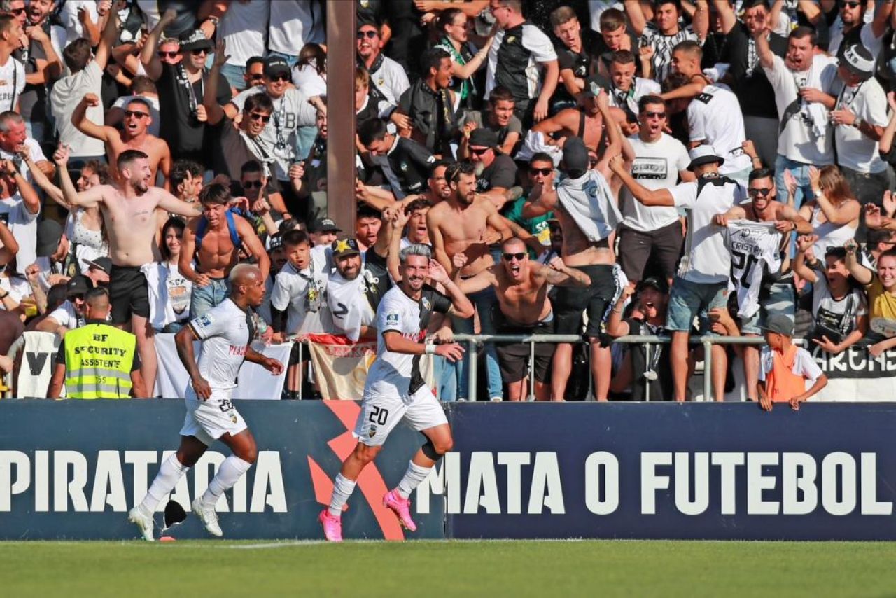 Echipa care a promovat în prima ligă din Portugalia cu un român, un arhitect și un inginer mecanic printre titulari!_10