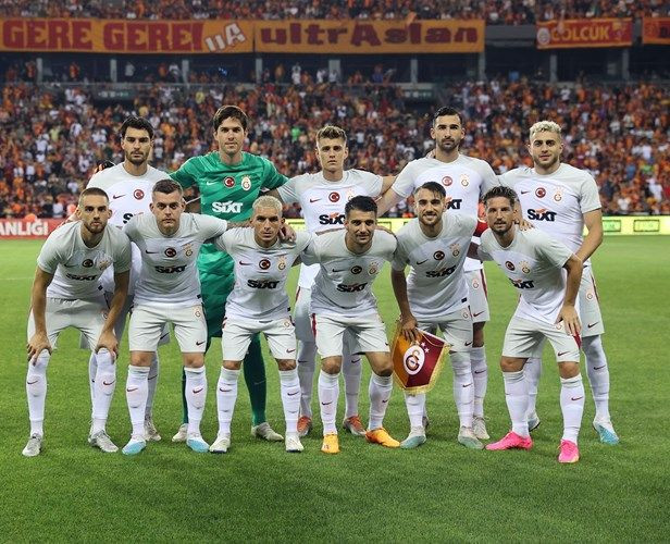 Cum s-au descurcat Olimpiu Moruțan și Alexandru Cic&acirc;ldău la Galatasaray &icirc;n thriller-ul cu Hull City: turcii au pierdut deși aveau 3-1 &icirc;n minutul 83!