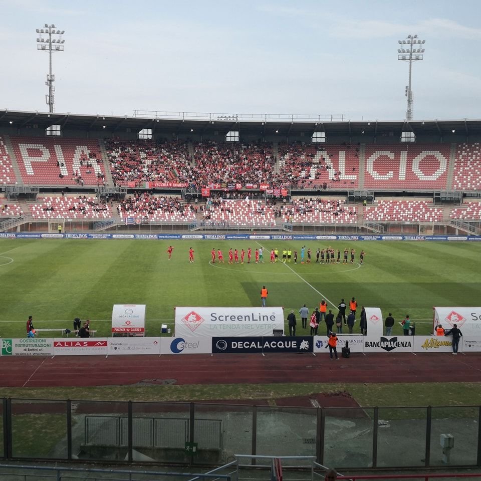 Maccarone a semnat cu 