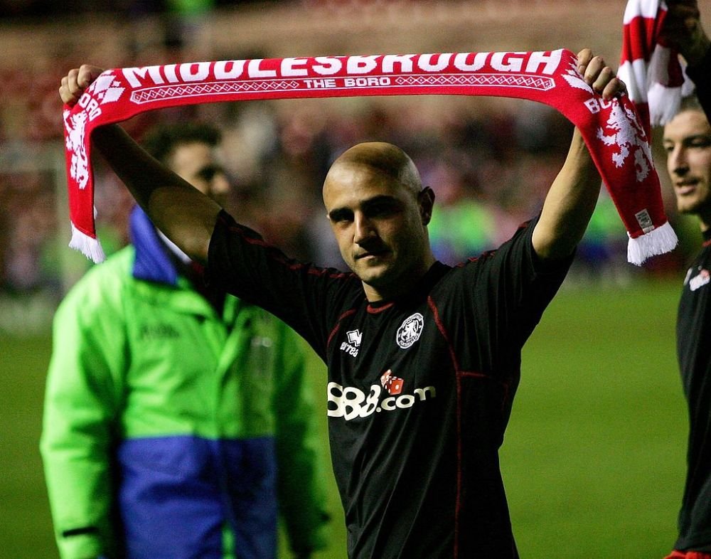 Maccarone a semnat cu 